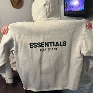 ESSENTIALS PULLOVER